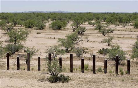 obama-border-fence